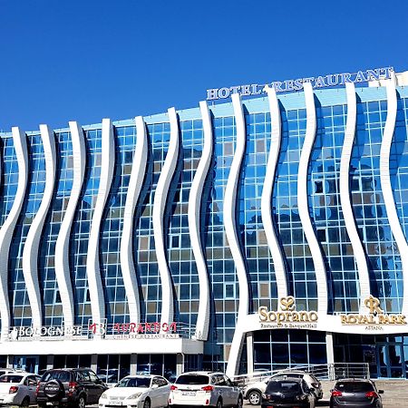 รอยัล พาร์คโฮเต็ล แอนด์ สปา Hotel อัสตานา ภายนอก รูปภาพ