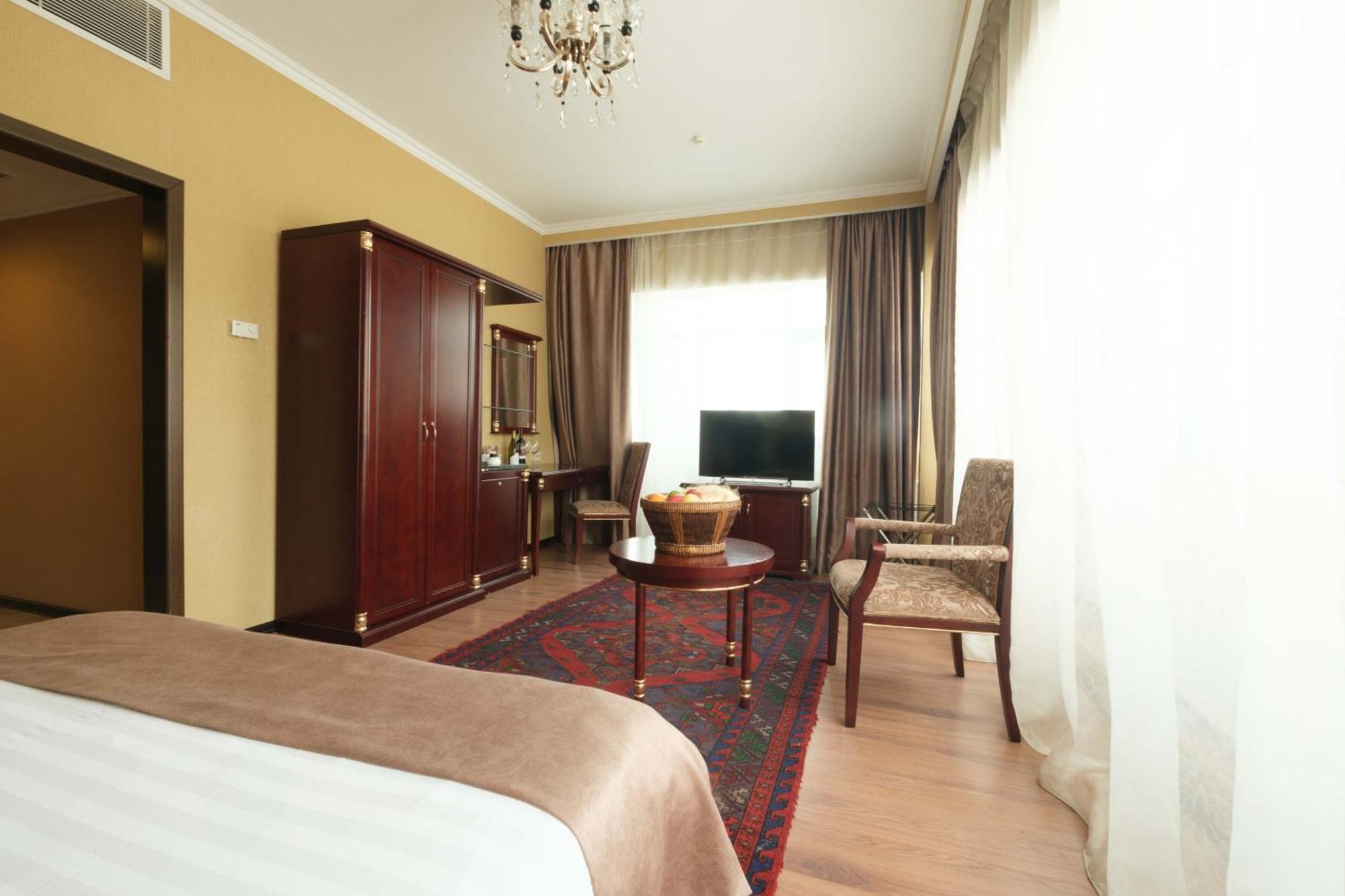 รอยัล พาร์คโฮเต็ล แอนด์ สปา Hotel อัสตานา ภายนอก รูปภาพ