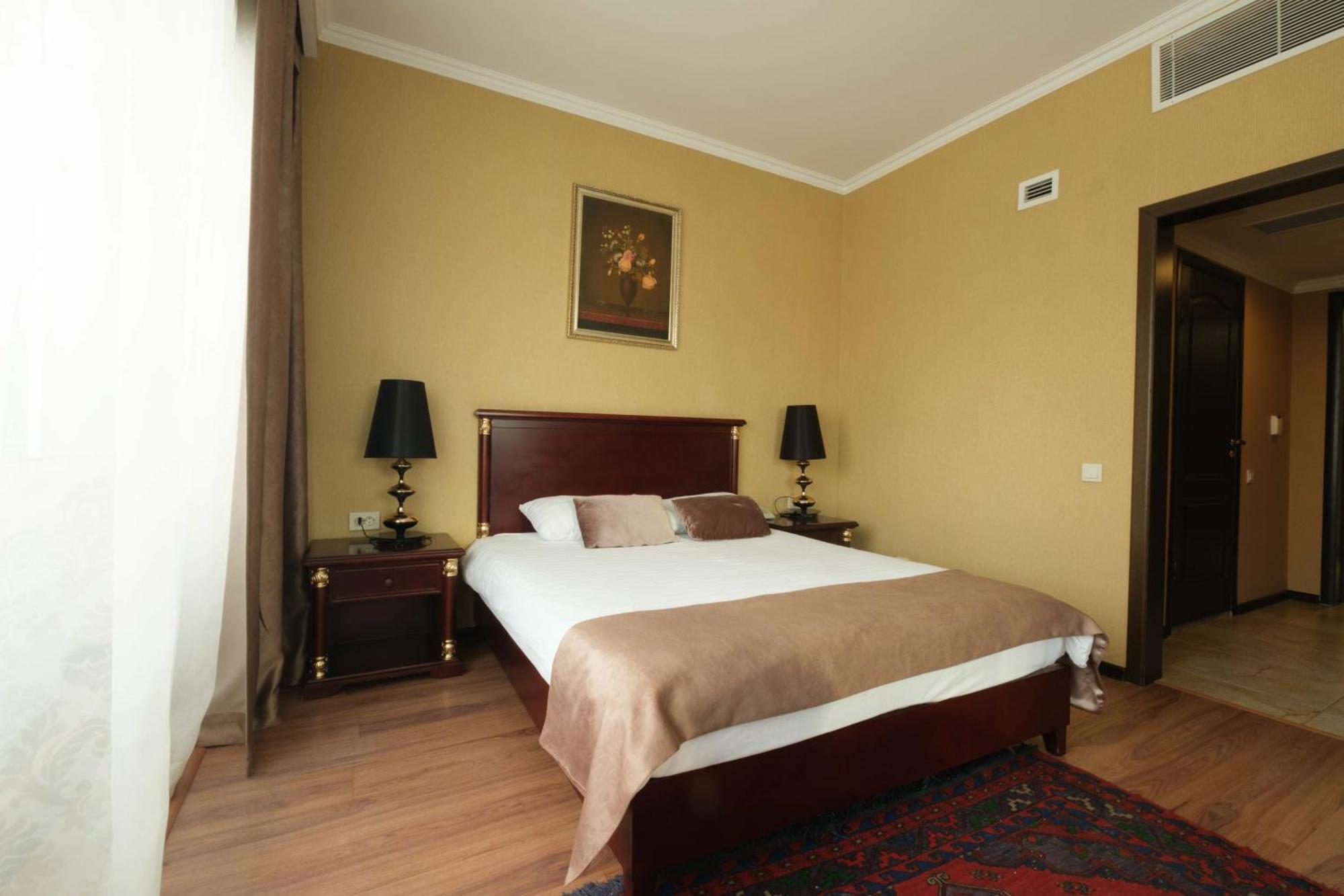 รอยัล พาร์คโฮเต็ล แอนด์ สปา Hotel อัสตานา ภายนอก รูปภาพ