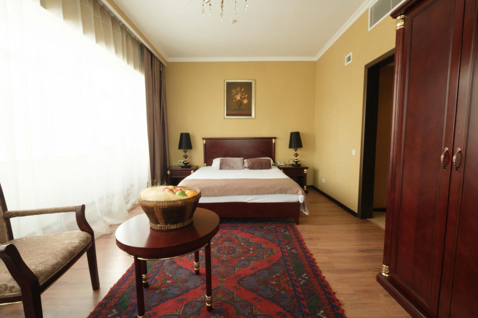 รอยัล พาร์คโฮเต็ล แอนด์ สปา Hotel อัสตานา ภายนอก รูปภาพ