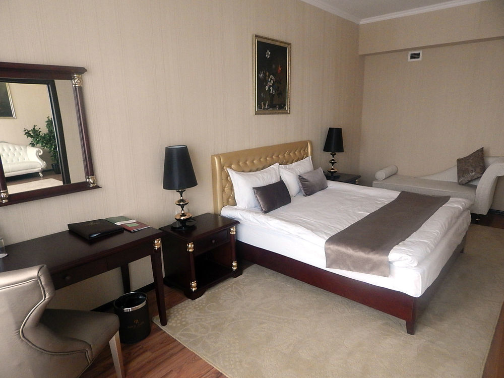 รอยัล พาร์คโฮเต็ล แอนด์ สปา Hotel อัสตานา ภายนอก รูปภาพ