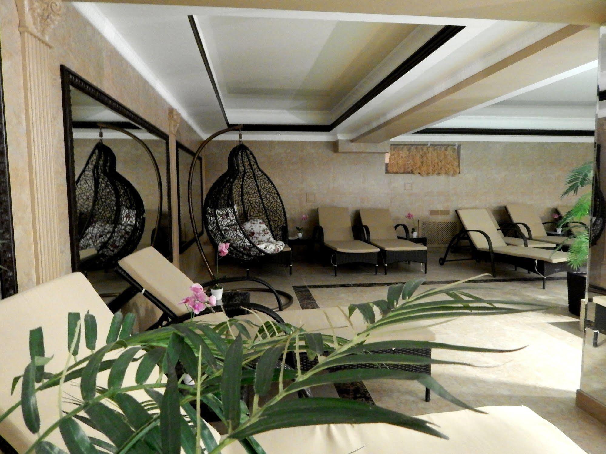 รอยัล พาร์คโฮเต็ล แอนด์ สปา Hotel อัสตานา ภายนอก รูปภาพ