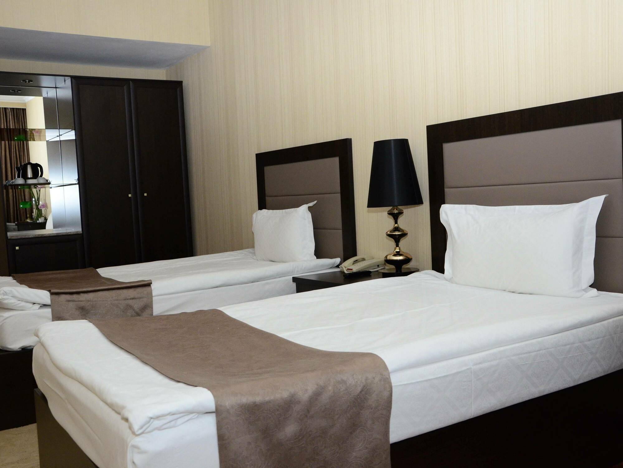 รอยัล พาร์คโฮเต็ล แอนด์ สปา Hotel อัสตานา ภายนอก รูปภาพ